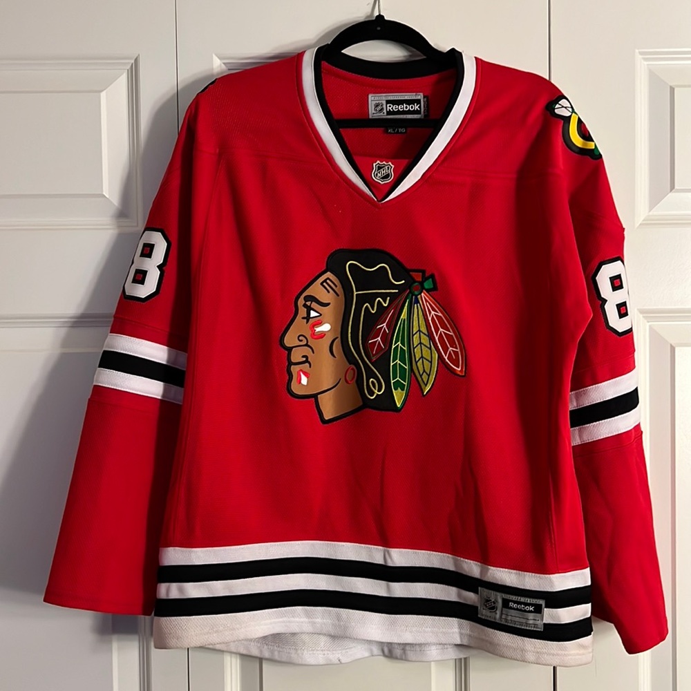 Women's Blackhawks Jersey. Size XL. Excellent condition. Reebok brand.